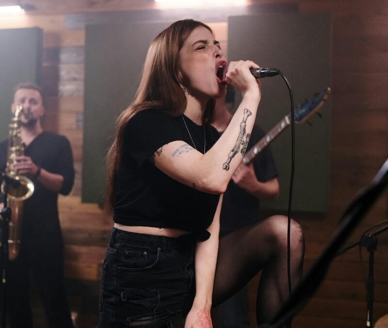 From Classical & Musical Theatre to Contemporary Singing: A Guide to Transitioning Vocal Styles
