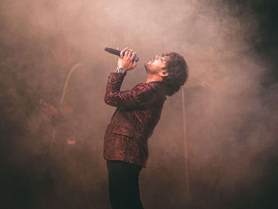 Falsetto vs. Head Voice: What’s the Difference? A vocal coaches Guide to Understanding M2
